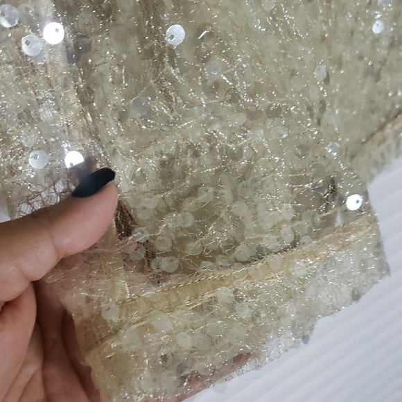 Sage & Fig Beige Sequin Cropped Blouse – Sparkle in Every Season - Picture 7 of 11